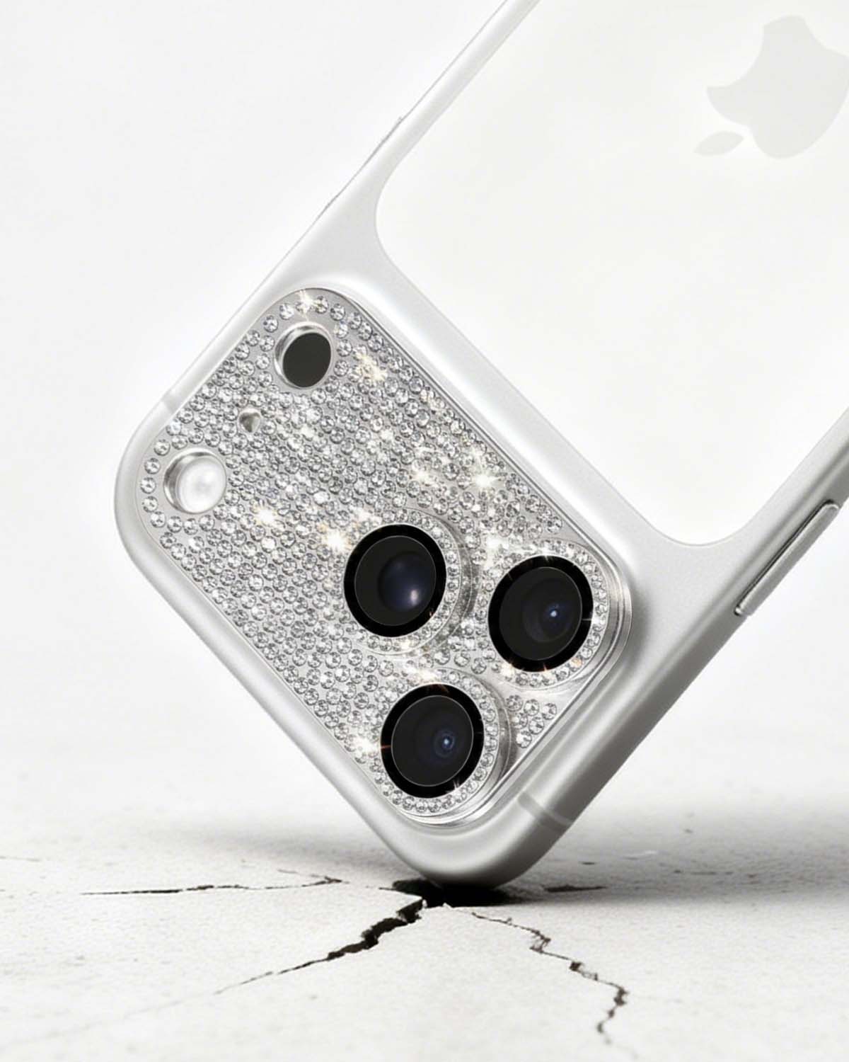 Scratch-resistant unibody lens protector for iPhone