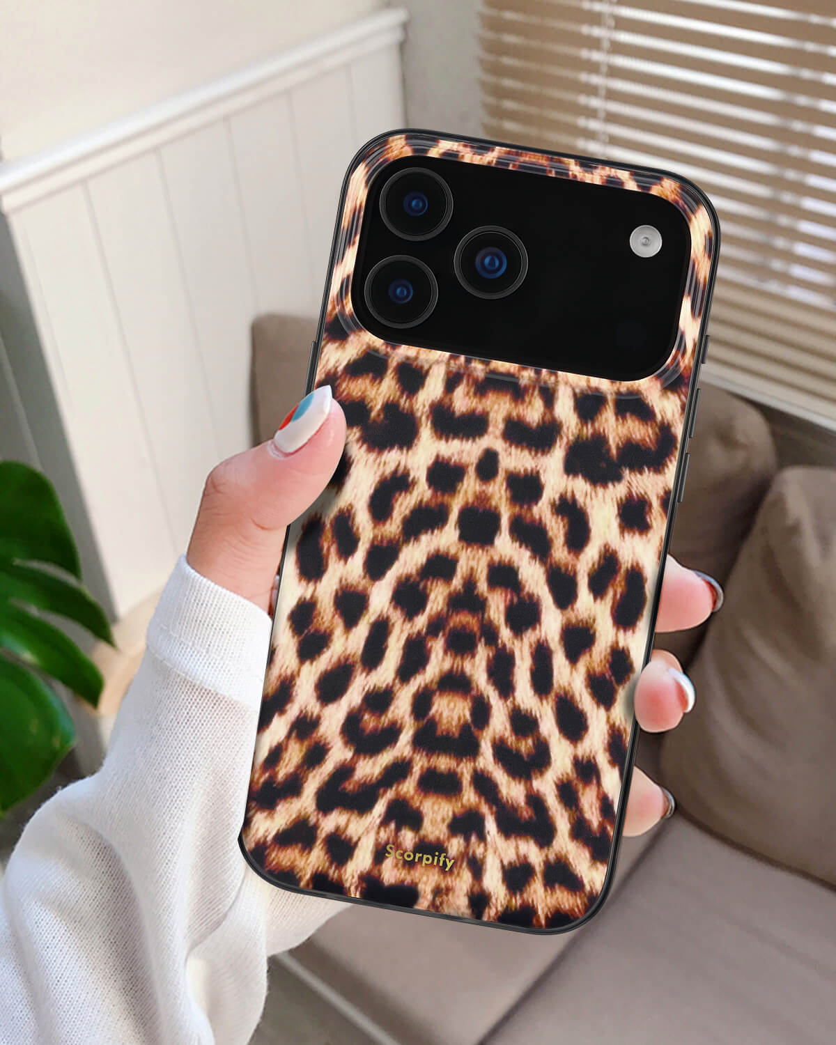 Bold cheetah print phone case for stylish protection