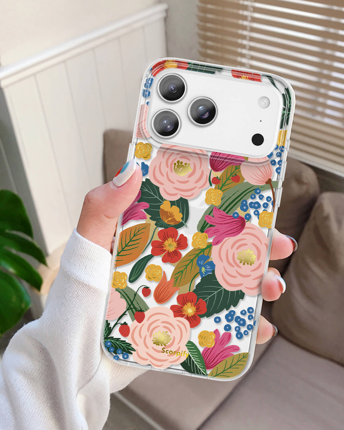 Stylish Vintage Phone Case Featuring Charm Details for iPhone 17