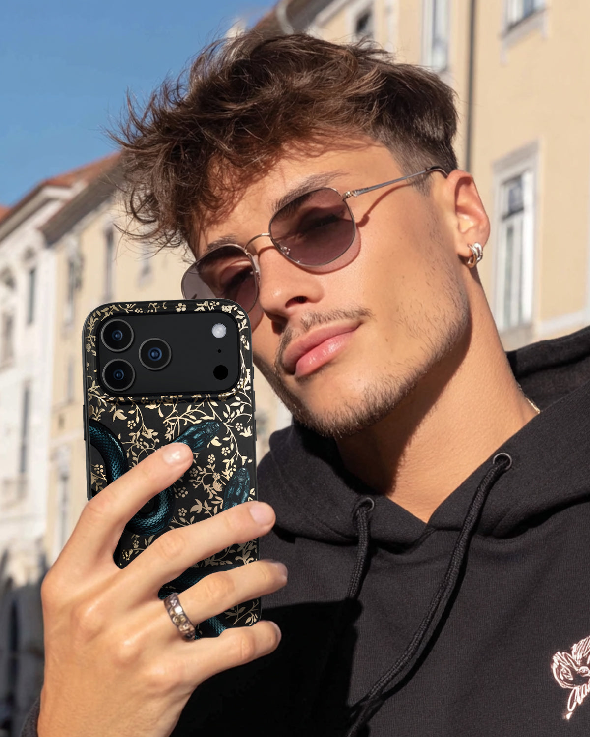 Elegant Snake Phone Case Featuring Unique Textured Grip for iPhone 17